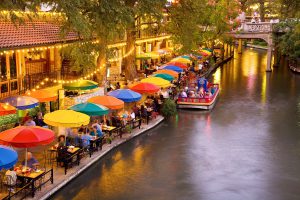 river-walk-at-dusk_Stuart-Dee_Tags_Dining_River